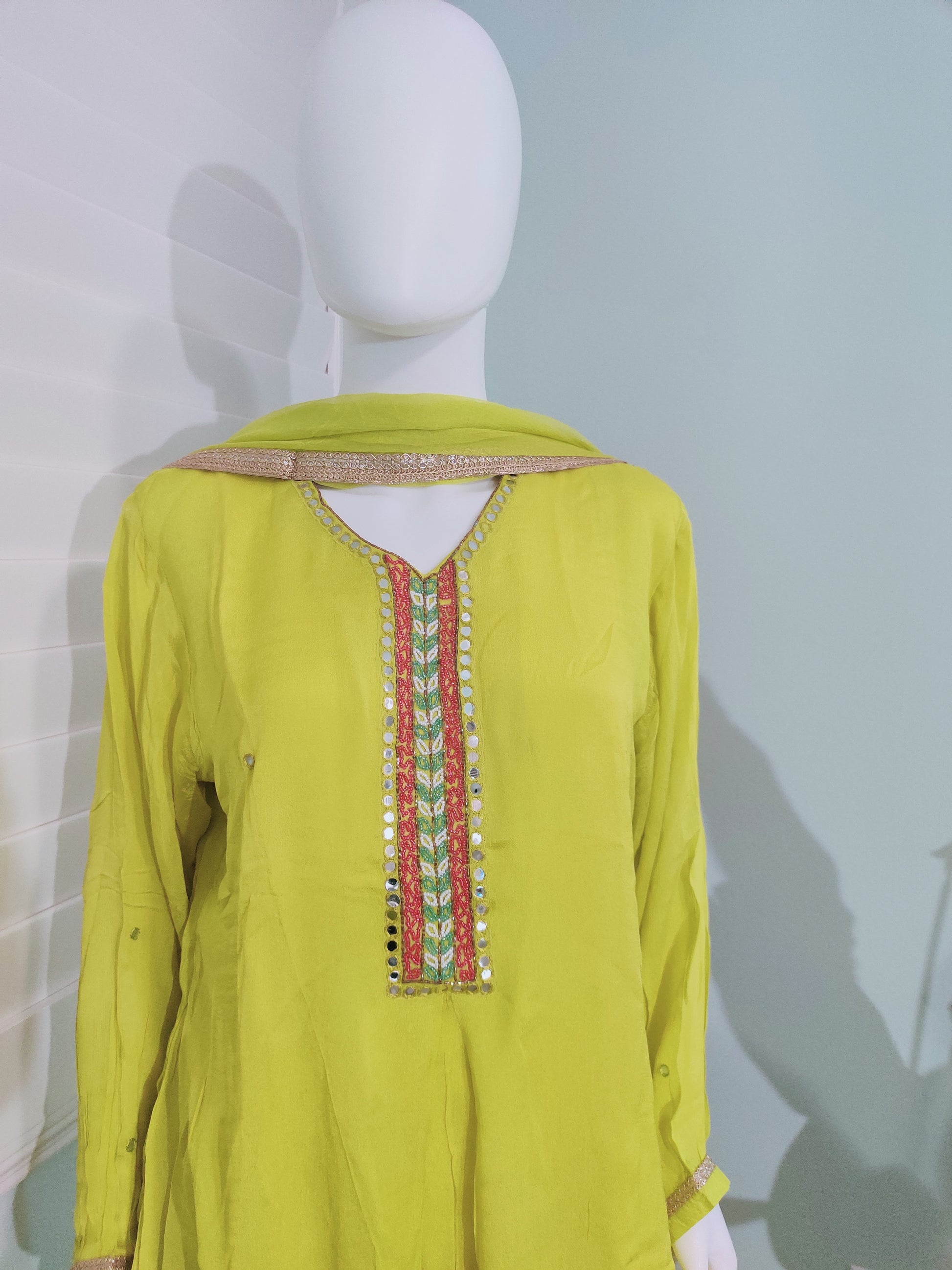 Chinon Pathani Salwar Kurta Set