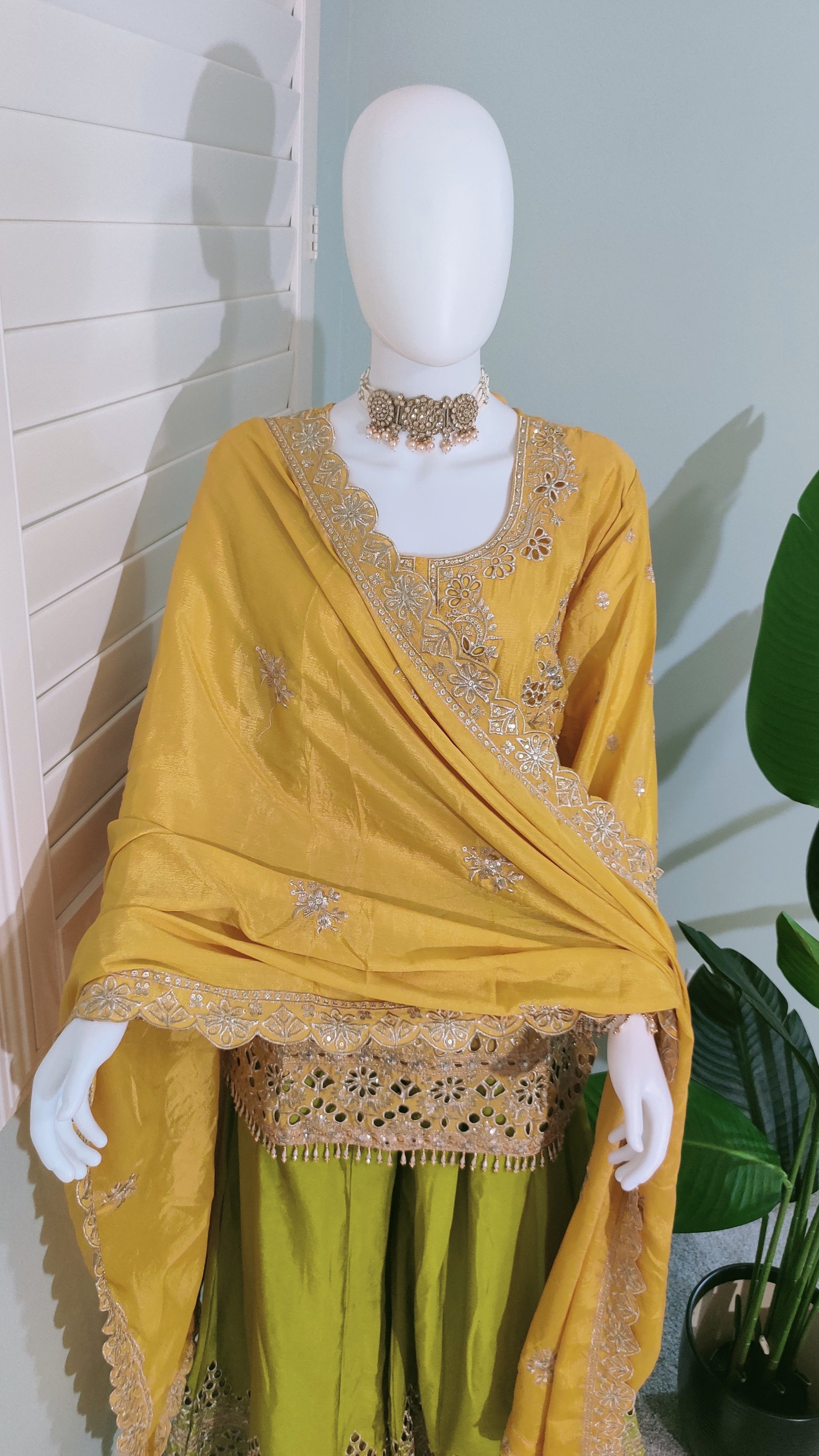 **Festive Radiance: A Tale of Two Ensembles** ✨
