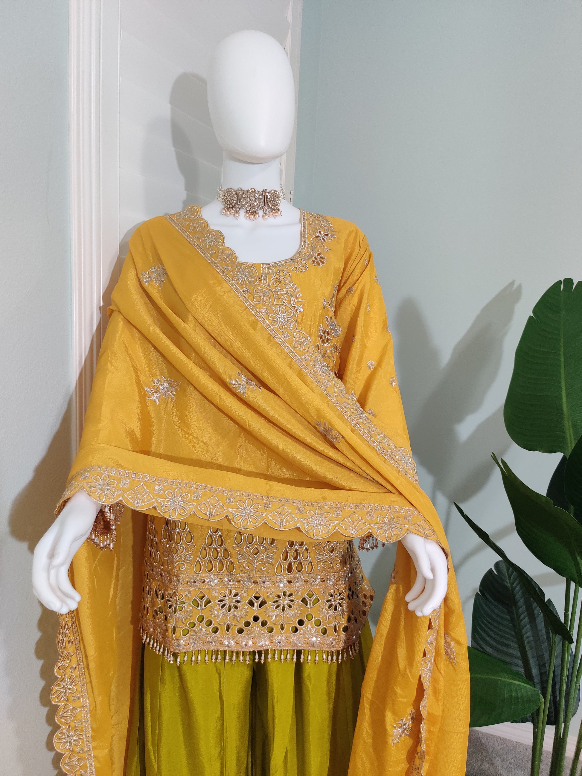 **Festive Radiance: A Tale of Two Ensembles** ✨
